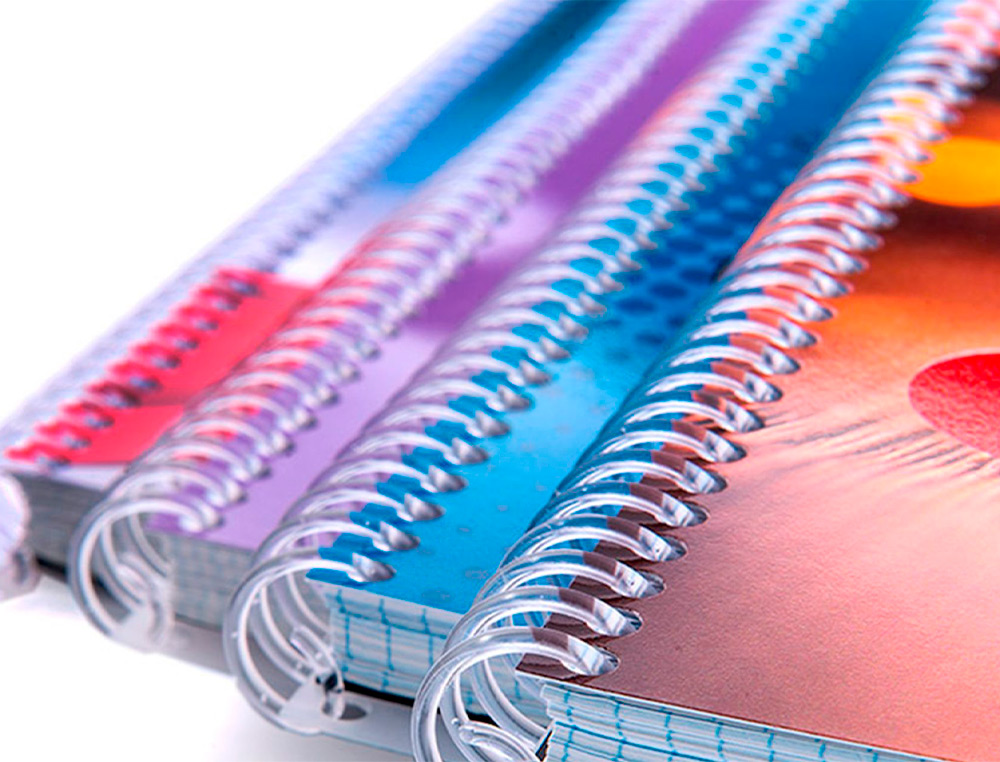 SPIRALE Q-CONNECT PLASTIQUE TRANSPARENT RELIEUR PAS 32 5:1 40F CALIBRE 1.8MM DIAMTRE 8MM BOTE 100 UNITS