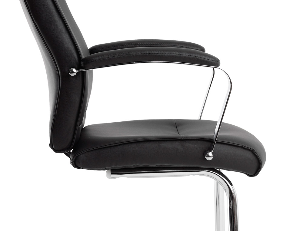 SIEGE VISITEUR Q-CONNECT MODENA SIMILI CUIR PIEDS METAL CHROME HAUTEUR 1050MM LARGEUR 630MM PROF 650MM COLORIS NOIR