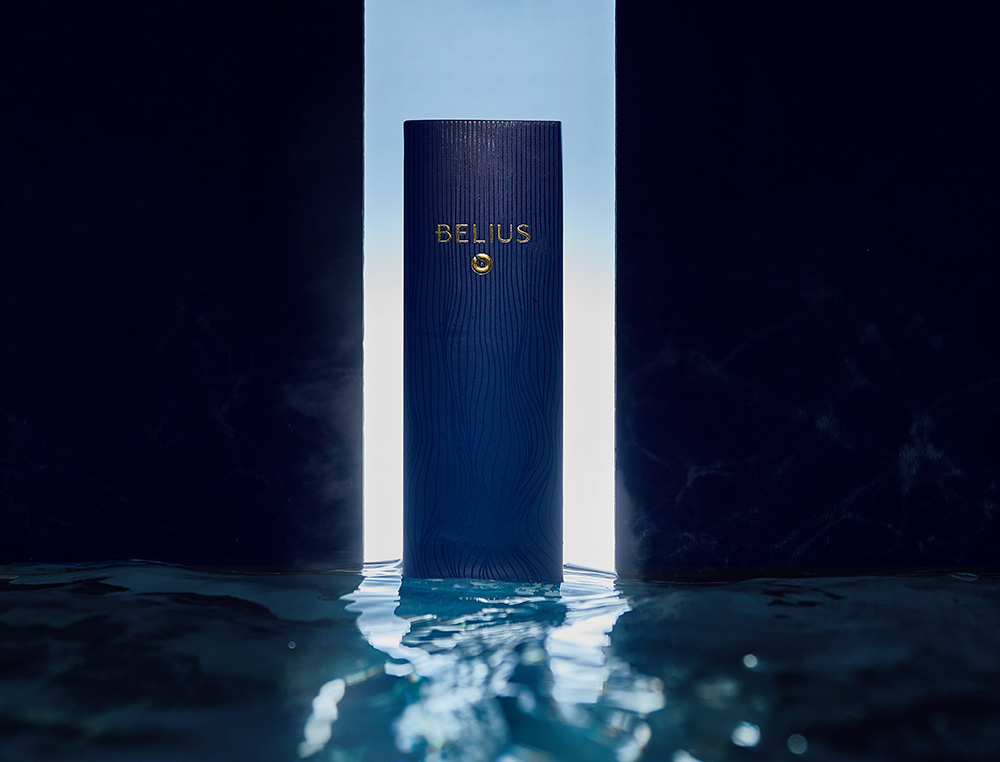 STYLO-PLUME BELIUS NEPTUNO ALUMINIUM TEXTURE ONDULEE ATTRIBUTS GUN ENCRE BLEUE COLORIS BLEU MARINE DANS COFFRET CADEAU