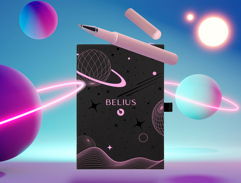 ROLLER ET ETUI EN SIMILI CUIR BELIUS SPACE B MONOCHROME SANS AGRAFE ENCRE BLEUE COLORIS ROSE DANS COFFRET CADEAU