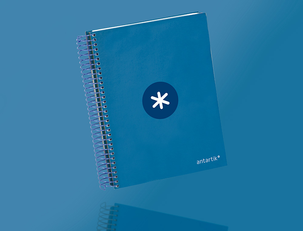 CAHIER SPIRALE ANTARTIK A5 14,8X21CM 240P 90G/M2 5X5MM 6 TROUS COIL-LOCK COLORIS BLEU MARINE