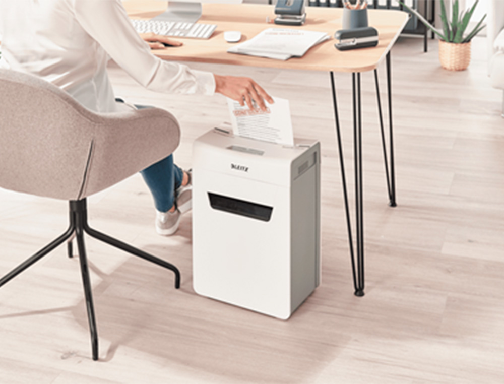 DESTRUCTEUR DE DOCUMENTS LEITZ IQ PROTECT 6 P5 COUPE   MICRO 6F CORBEILLE DE 10L