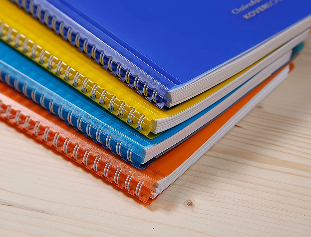 CARNET DE DESSIN KOVERBOOK A4 2 RABATS POCHETTE COULEURS ASSORTIES 22,5X29,7 CM BLANC 125G 100 PAGES