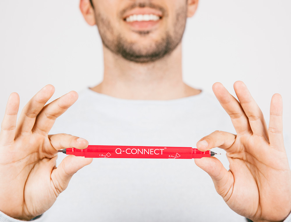 MARQUEUR PERMANENT Q-CONNECT POINTE DOUBLE 1MM ET 0,4 MM COLORIS ROUGE