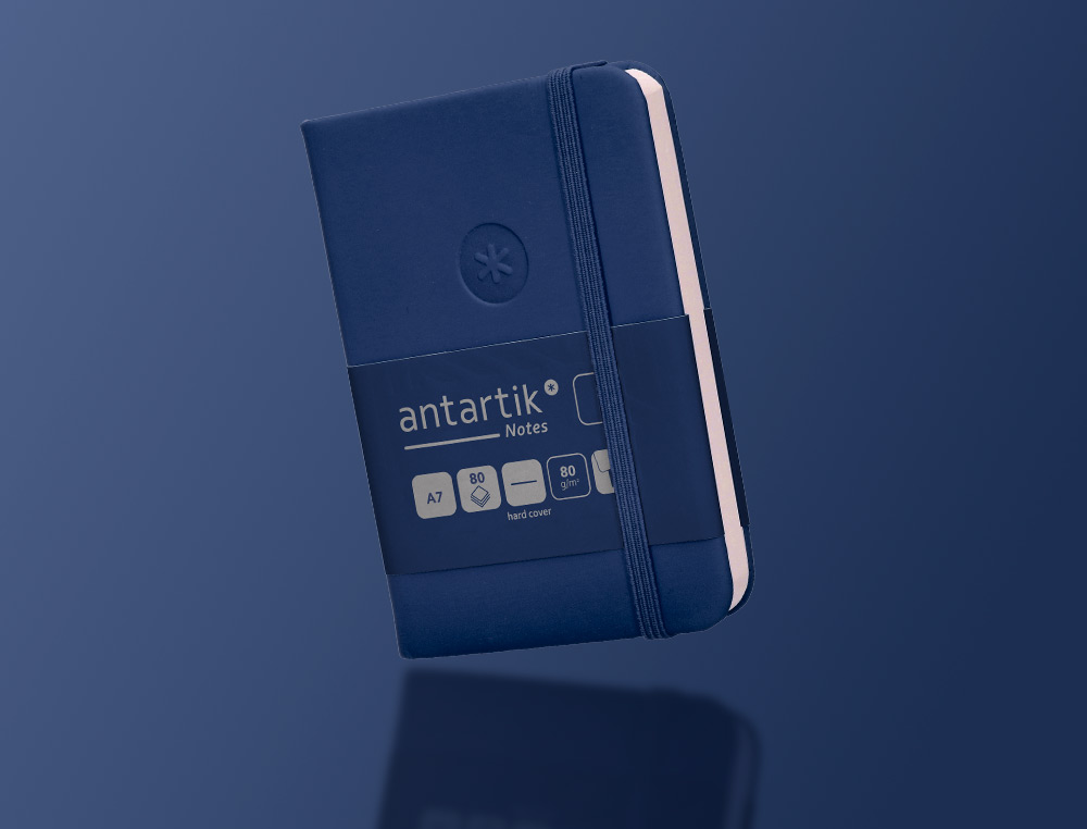 CARNET FERMETURE ELASTIQUE ANTARTIK NOTES COUVERTURE RIGIDE A7 PAPIER UNI IVOIRE 80FEUILLES 80GR FSC BLEU MARINE