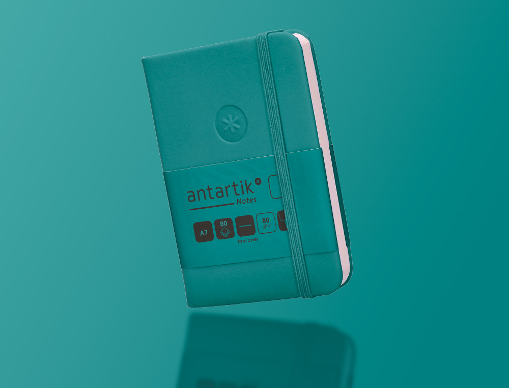 CARNET A7 ANTARTIK NOTES PAPIER UNI IVOIRE COUVERTURE RIGIDE FERMETURE ELASTIQUE 80 PAGES 80GR COLORIS VERT PAON