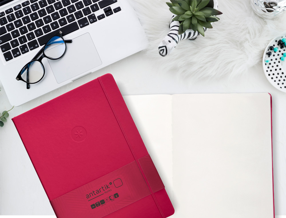 CARNET A4 ANTARTIK NOTES PAPIER UNI IVOIRE COUVERTURE RIGIDE FERMETURE ELASTIQUE 100PAGES 80GR COLORIS FRAMBOISE