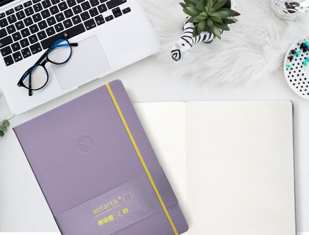 CARNET FERMETURE ELASTIQUE JAUNE ANTARTIK NOTES COUVERTURE RIGIDE A4 PAPIER UNI IVOIRE 100 FEUILLES 80GR FSC LILAS
