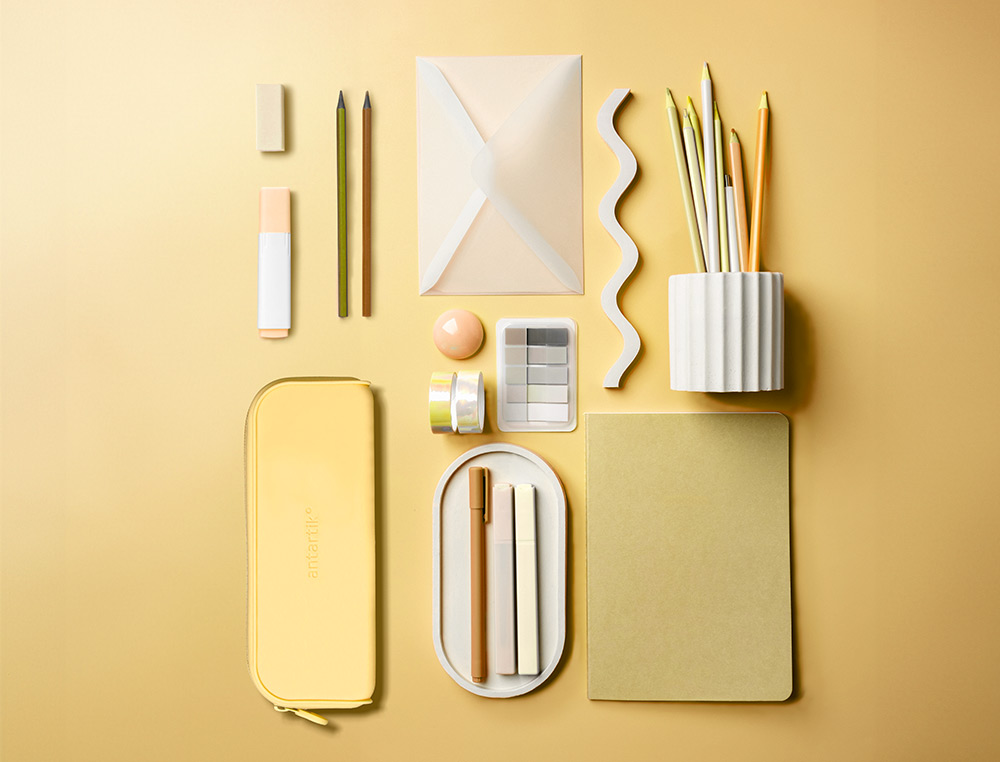 FOURRE-TOUT ANTARTIK RECTANGULAIRE 1 COMPARTIMENT  EN SILICONE MODELE PRISMA     185X50X75MM COLORIS JAUNE