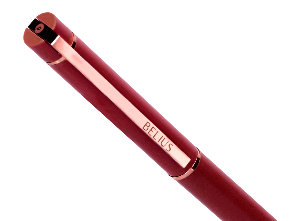 STYLO-BILLE BELIUS ROSE CORPS ALUMINIUM ENCRE BLEUE COLORIS BORDEAUX OR ROSE BOITE DESIGN