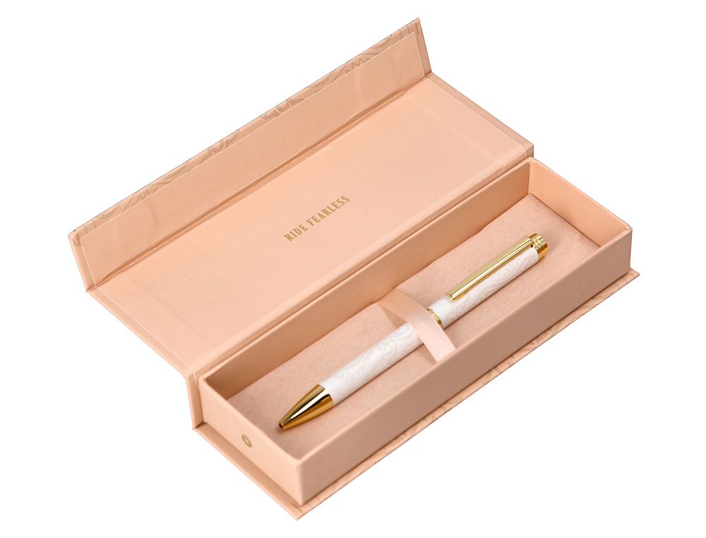 STYLO-BILLE BELIUS WILD WEST ALUMINIUM ENCRE BLEUE         ATTRIBUTS DORES COLORIS CREME COFFRET DESIGN