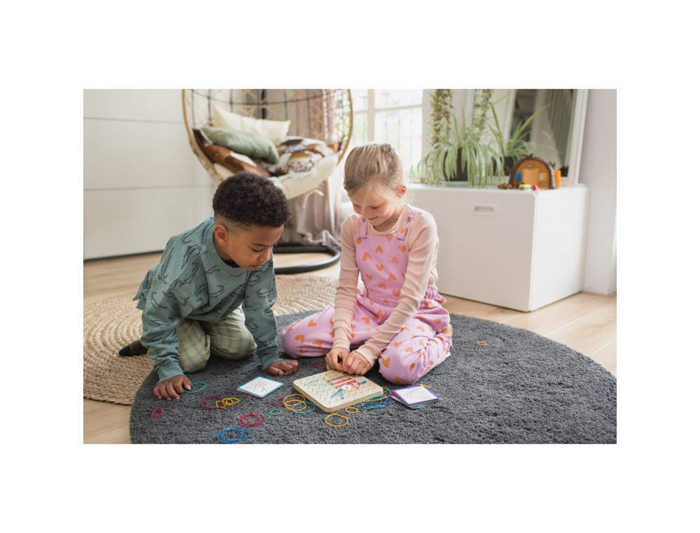 GEOBOARD BS TOYS POUR CR ER DES DESSINS 1 PLANCHE EN BOIS AVEC 48 ELASTIQUES ET 20      CARTES MODELES
