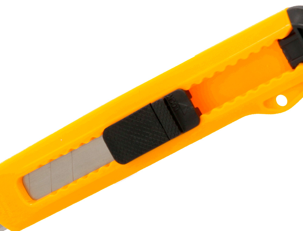 CUTTER XD-11 Q-CONNECT LAME RETRACTABLE INTERCHANGEABLE ACIER 18MM PRECOUPEE FREIN SECURITE COL. ALEATOIRE JAUNE/ORANGE