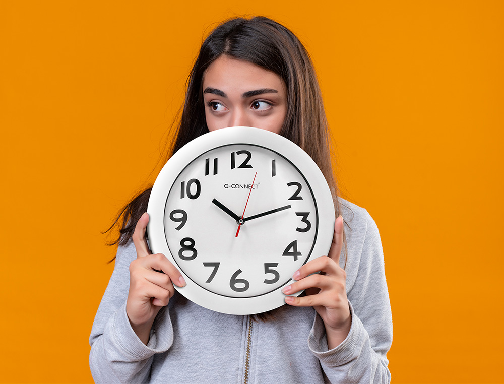 HORLOGE Q-CONNECT MURALE PLASTIQUE DESIGN ACTUEL NUMROS NOIRS FOND BLANC 1 PILE AA NON FOURNIE DIAMTRE 30CM BLANC